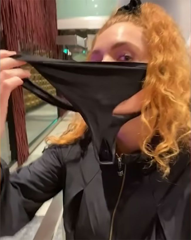 Maskesini evde unutan genç kız külodunu yüzüne geçirdi! - Resim: 1