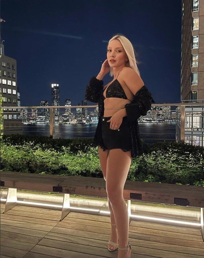 "Bayan şarkıcı Düzce'ye yakışmadı" sözlerine yanıt: Bayan değil kadın! - Resim: 1