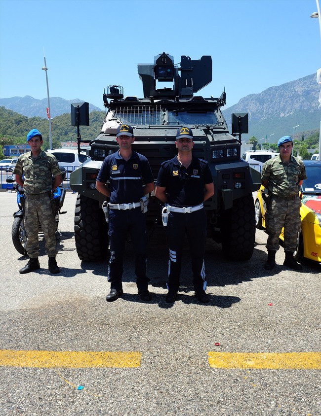 Kemer Otomobil Festivali'ne Ejder Yalçın damgası - Resim: 2