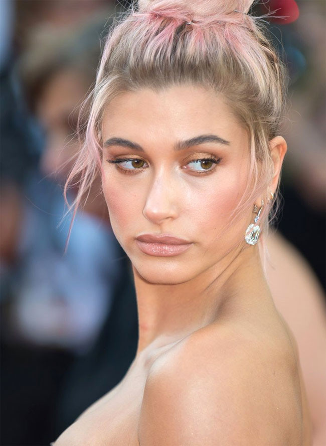 Yüzüne kendi kanını, bülbül dışkısı, hemoroid kremi ve arı zehiri sürüyor - Resim: 4