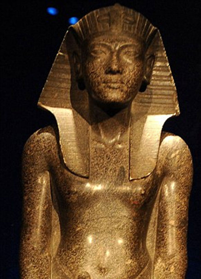 Tanrı kralın göğüs laneti - Resim: 1