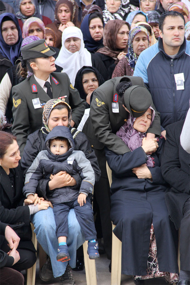 Şehit babaya son bakış yürek burktu! - Resim: 1