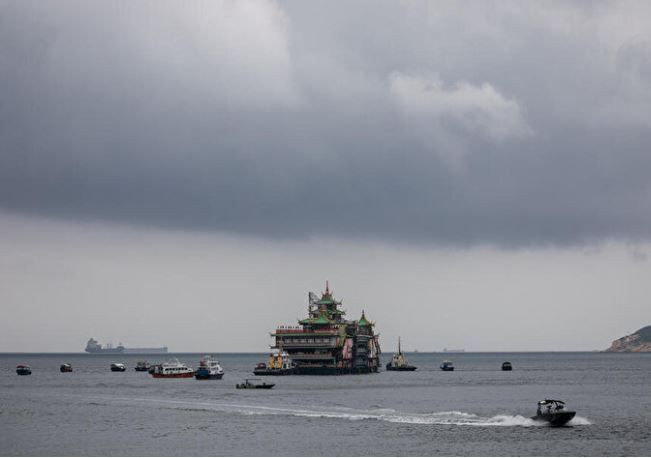 Hong Kong'un simgelerinden biriydi: Yüzen Dev Restoran Güney Çin Denizi'nde battı - Resim: 1