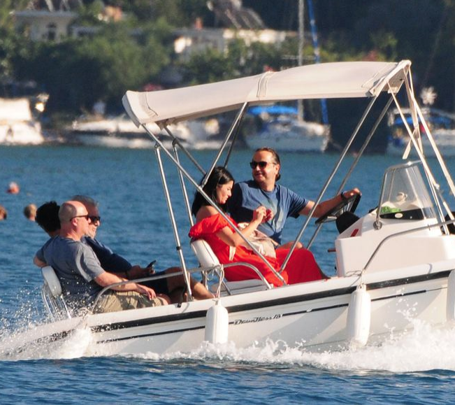 Plajda aşka geldi Deniz Çakır'ı öpücüklere boğdu! - Resim: 3