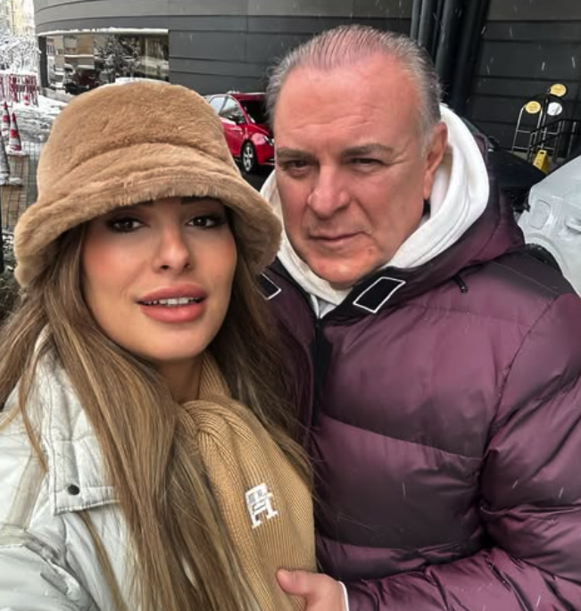 Burak Sergen'i görenler tanıyamadı! Kendinden 26 yaş küçük eşiyle verdiği poz olay oldu - Resim: 2