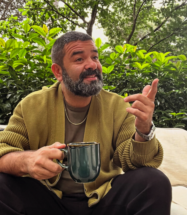 Bülent Şakrak kendisinden 16 yaş küçük sevgilisiyle o pozu verdi! Sosyal medya çalkalandı - Resim: 4