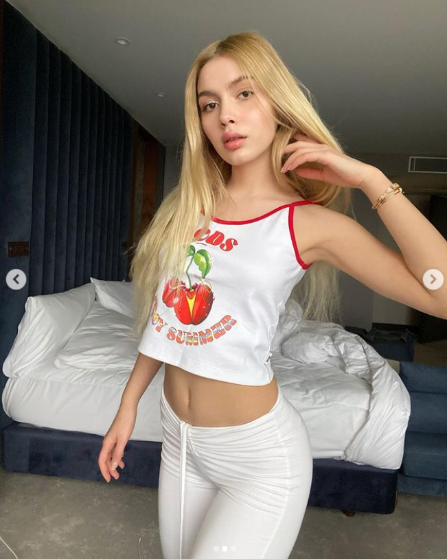 Aleyna Tilki Maldivlerden paylaştı siyah mini elbisesiyle mest etti! - Resim: 3