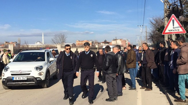 Otomobil durağa daldı ölü ve yaralılar var - Resim: 4