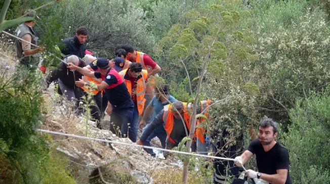 "İmdat ölüyorum" çığlıklarını duyan koştu! Uçurumda can pazarı - Resim: 4