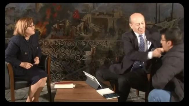 FOX TV Yasak Elma son bölümde Ender'in tokat sahnesi Muharrem Sarıkaya'ya olay gönderme - Resim: 1