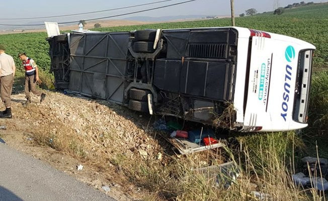 Balıkesir'de yolcu otobüsü devrildi olay yerinden ilk görüntüler - Resim: 4
