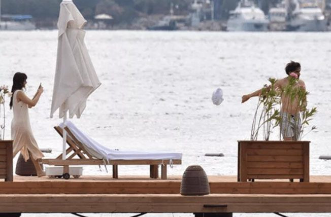 Eşine fotoğraflarını çektirdi: Cansel Elçin'in Bodrum tatilinden eğlenceli görüntüleri - Resim: 2
