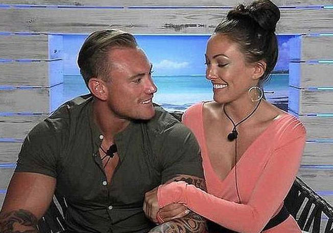 Gardropta cinsel ilişkiye girmişti! Evinde ölü bulundu - Resim: 4