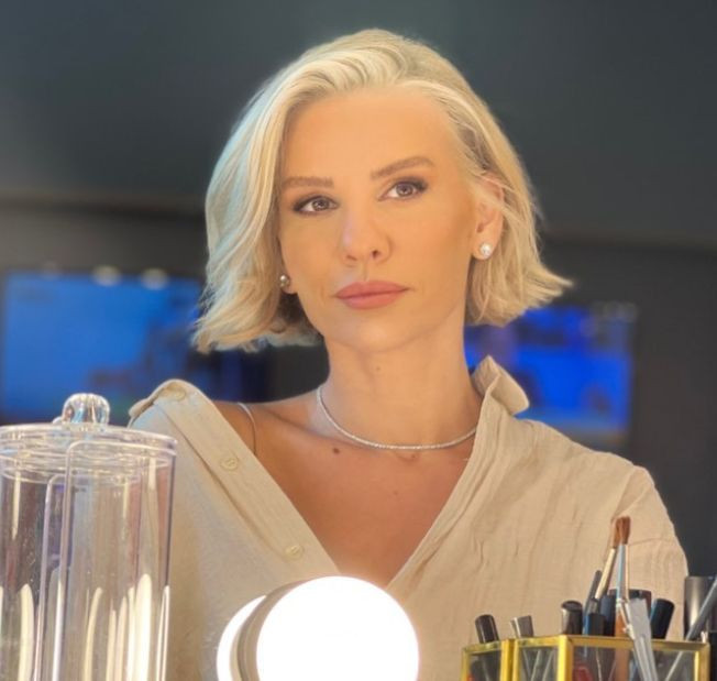 Esra Erol'dan 'öf' dedirten pozlar! Tatilden paylaştı, sosyal medya sallandı! - Resim: 1