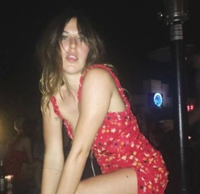 Ünlü oyuncunun kızı Instagram'da çırılçıplak soyundu olay yarattı - Resim: 2