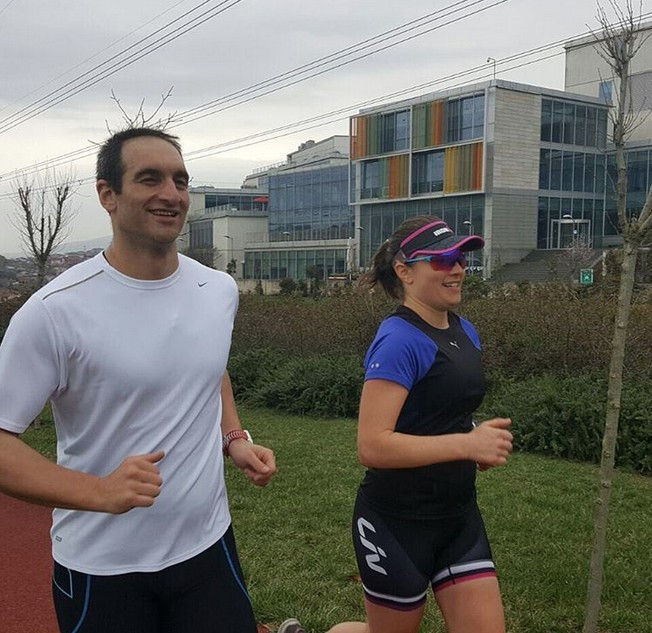 Nevşin Mengü bambaşka çıktı! Ailesiyle olan görüntüleri - Resim: 3