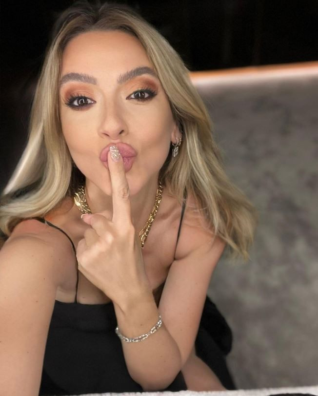 Hadise küvet pozları ile sosyal medyaya damga vurdu! Yeni şarkısını kutladı - Resim: 2