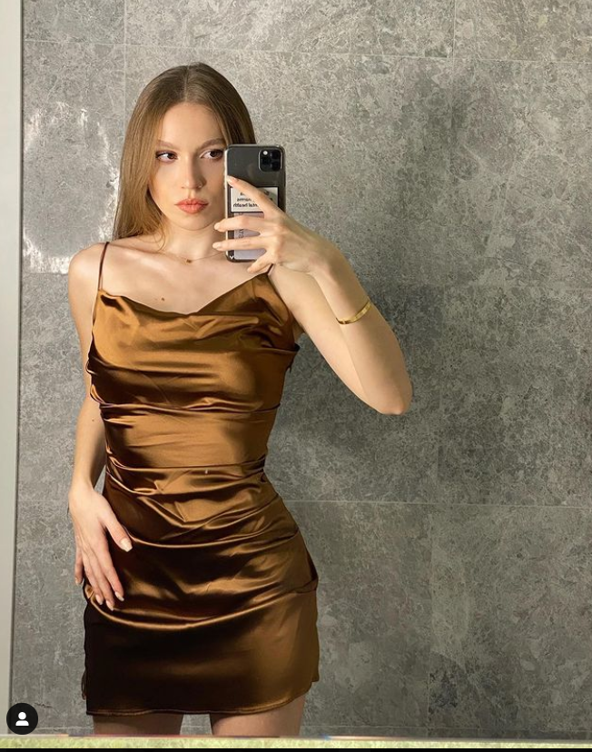 Duygu Özaslan fazla kilolarından kurtuldu süper minisiyle verdi - Resim: 1