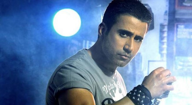 Emrah daha fazla dayanamadı pılı pırtı toplayıp ülkeyi terk ediyor - Resim: 2