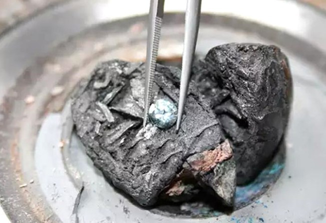 Ölen oğlunu elmasa çevirdi bir de üstüne... - Resim: 3