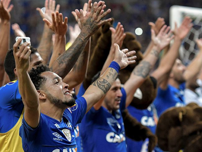 Fitili Melo ateşledi maç bitti yumruklar konuştu - Resim: 4