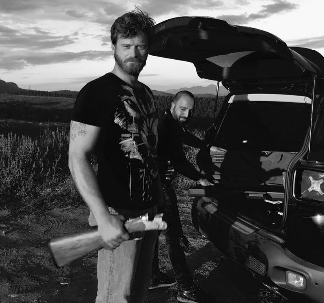 Kıvanç Tatlıtuğ ile fotoğraf çektiren hakime hanım adeta linç edildi olay görüntü - Resim: 4