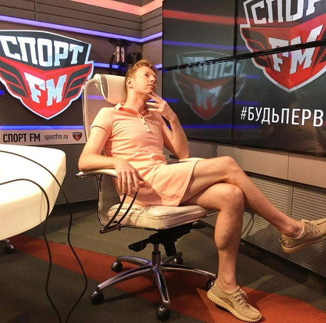 Rusya yendi 'kadın elbisesi' giyip işe gitti! Yok böyle bir totem... - Resim: 2