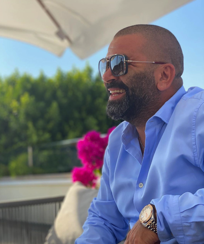 Bülent Şakrak kendisinden 16 yaş küçük sevgilisiyle o pozu verdi! Sosyal medya çalkalandı - Resim: 3