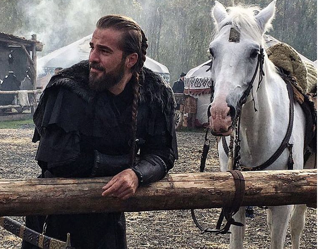 Engin Altan Düzyatan TRT dizisi Diriliş'ten ne kadar para alıyor?  - Resim: 2