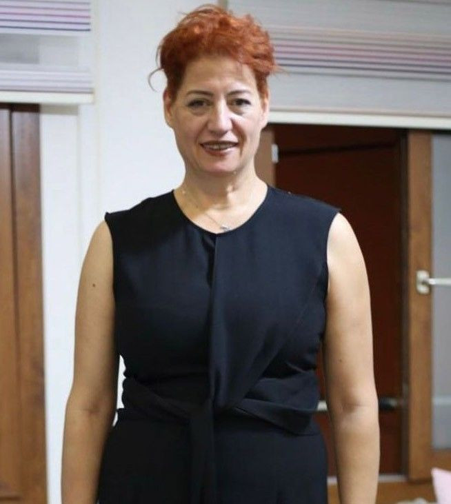 İzmir'de cinayet! Bir kadın iş yerinde başından vurulmuş halde bulundu katili de... - Resim: 1