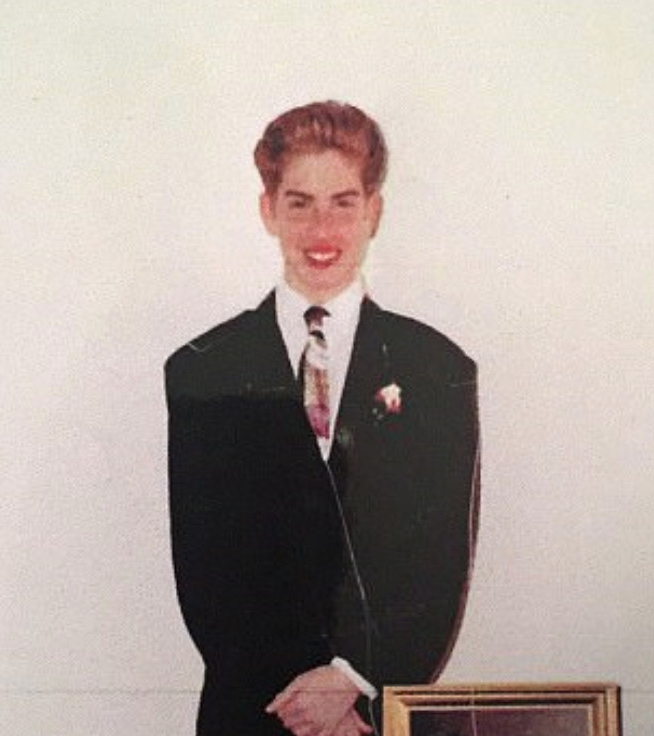 Bu fotoğraftaki genç adam aslında bir kadın dönüştüğü şey ise... - Resim: 2