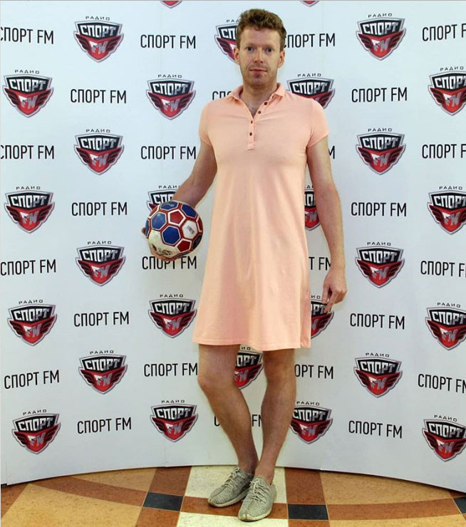 Rusya yendi 'kadın elbisesi' giyip işe gitti! Yok böyle bir totem... - Resim: 3