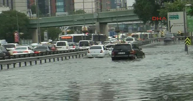 İstanbul'u sağanak vurdu ilk görüntüler inanılmaz - Resim: 2