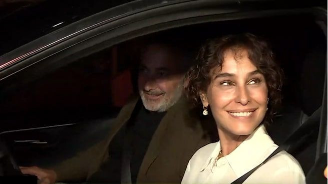 Arzum Onan'la Mehmet Aslantuğ polis çevirmesine takılınca gergin anlar yaşandı - Resim: 4