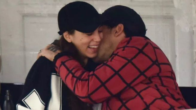 Can Bonomo, Öykü Karayel aşka geldi! Maskesiz çift birbirlerini öpmeye doyamadı - Resim: 2