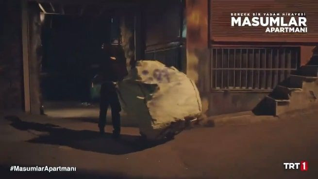 Ezgi Mola yıktı geçti Masumlar Apartmanı dizisindeki sır Twitter'a damga vurdu - Resim: 1