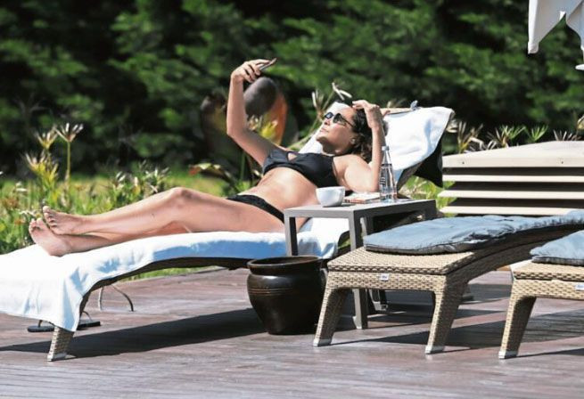 Avşar Kızı sezonu açtı, hem tatilde hem sahnede! - Resim: 4