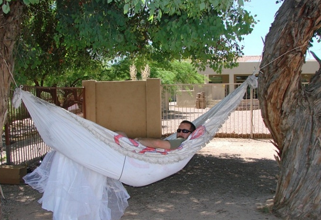 Eski karısının gelinliğine yapmadığını bırakmadı - Resim: 1