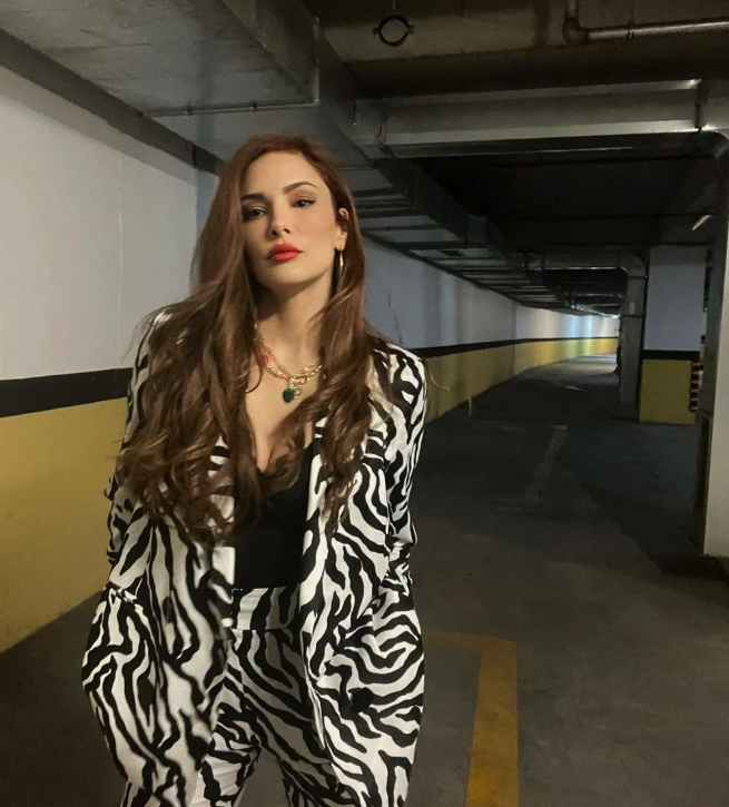 Mine Tugay imaj değişikliği yaptı, son haliyle ortalığı ateşe verdi! - Resim: 2