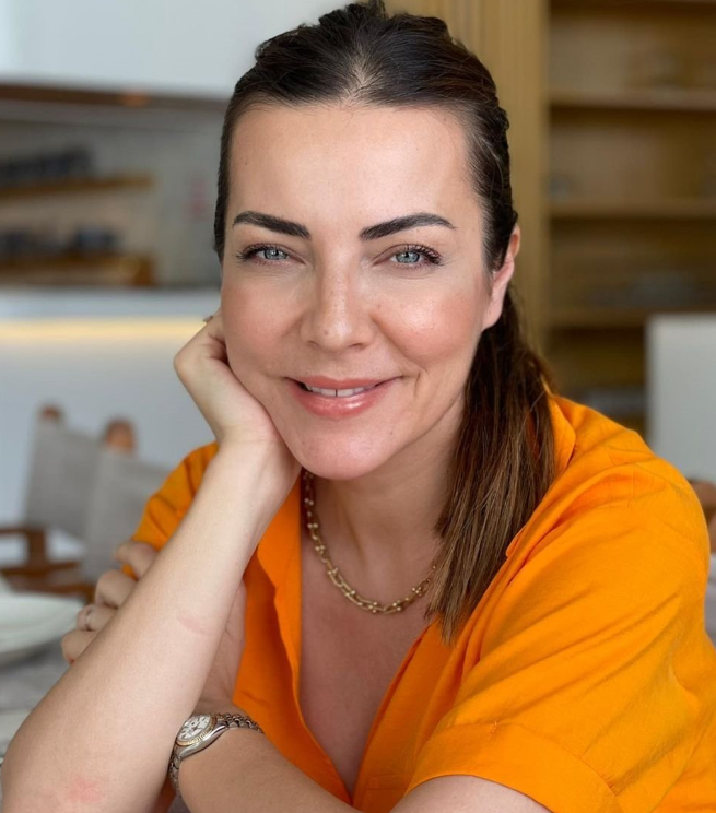 Ünlü oyuncu Burcu Kara’ya hırsızlık şoku! Çekime gitti evi soyuldu hırsız bakın kim... - Resim: 4