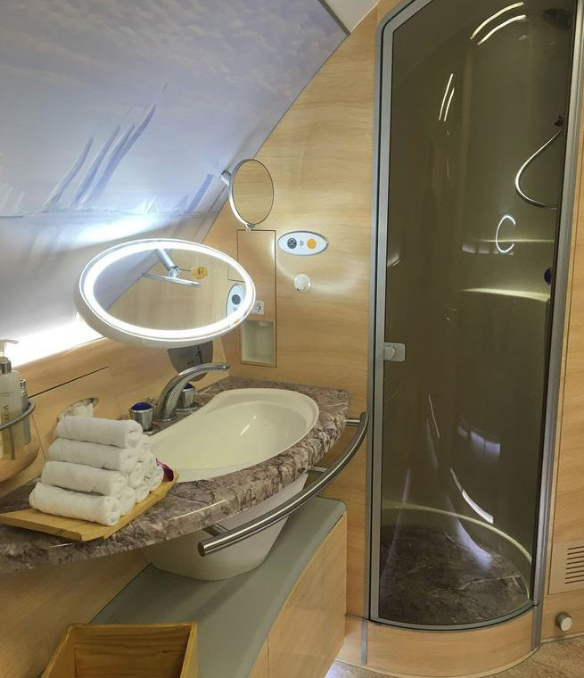 Real Madrid'e tahsis edilen uçakta yok yok! - Resim: 2