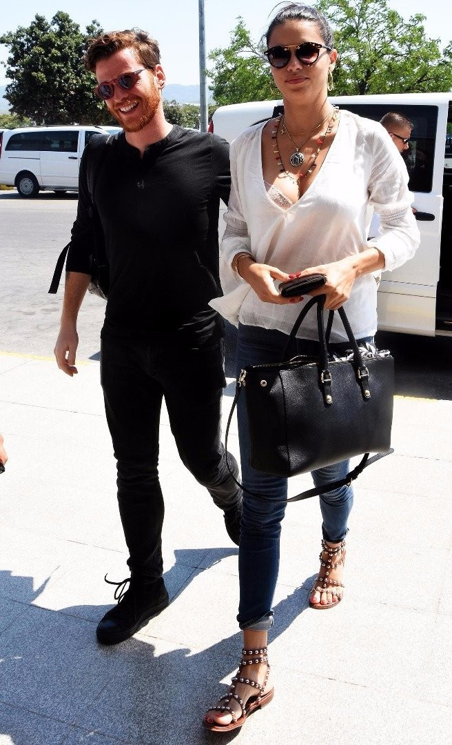 Adriana Lima Metin Hara'dan kaçtı mı tek başına gitti! - Resim: 2