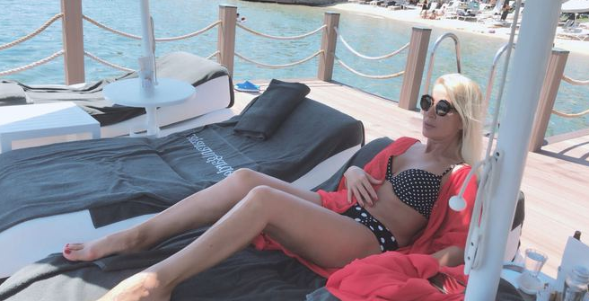 Kim der ki 55 yaşında! Seda Sayan'dan bikinili poz - Resim: 4