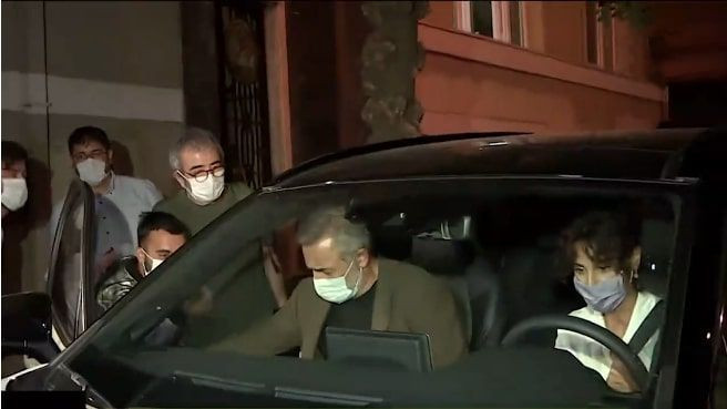 Arzum Onan'la Mehmet Aslantuğ polis çevirmesine takılınca gergin anlar yaşandı - Resim: 2