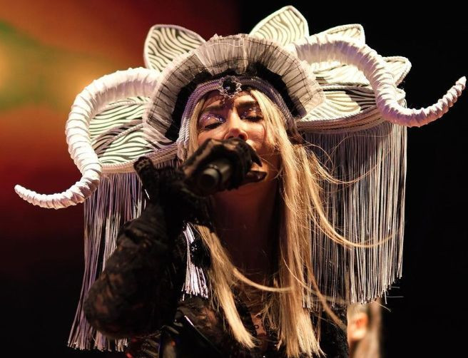 Hande Yener Gülşen'e acımadı, yerden yere vurdu! "Ses kıyafetten büyüktür." - Resim: 2