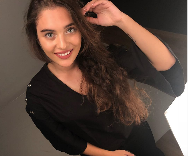 Küçük Gelin dizisinin yıldızı Çağla Şimşek büyüdü! Son haliyle tanımak adeta imkansız - Resim: 2