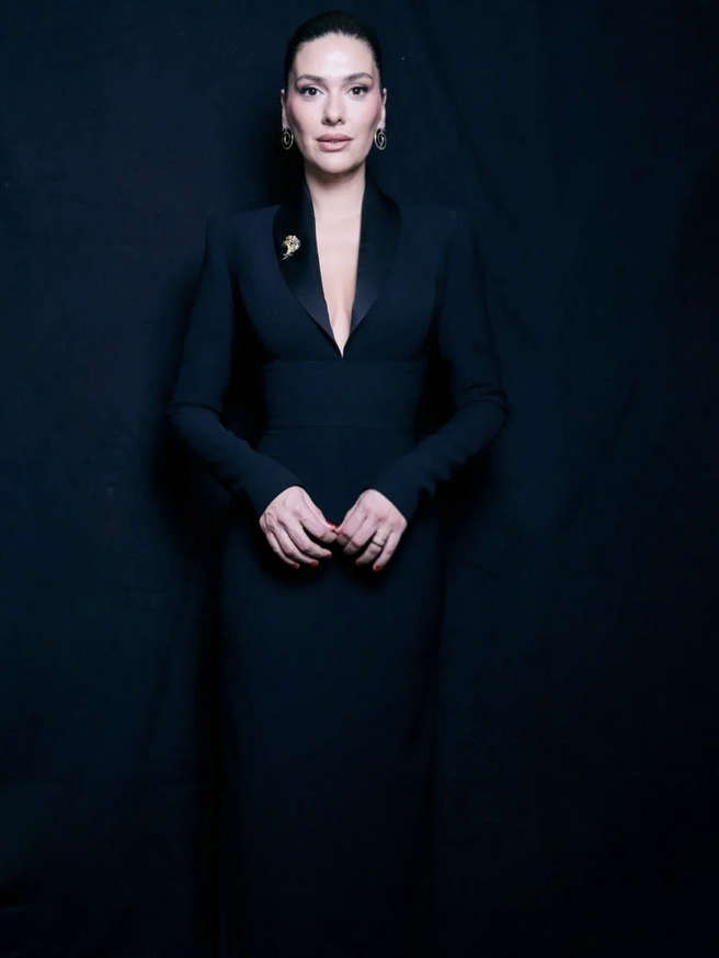 4 Ayda 20 kilo veren Bergüzar Korel'in zayıflama sırrı zayıflama iğnesi mi? - Resim: 1