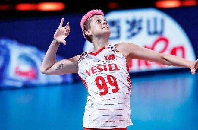 Ebrar Karakurt'tan Hollanda maçı sonrası o diziye gönderme! - Resim: 2