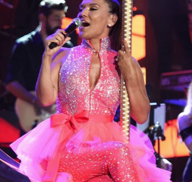 Konser gelirini nereye bağışlayacağını açıkladı Demet Akalın Harbiye'yi salladı - Resim: 4