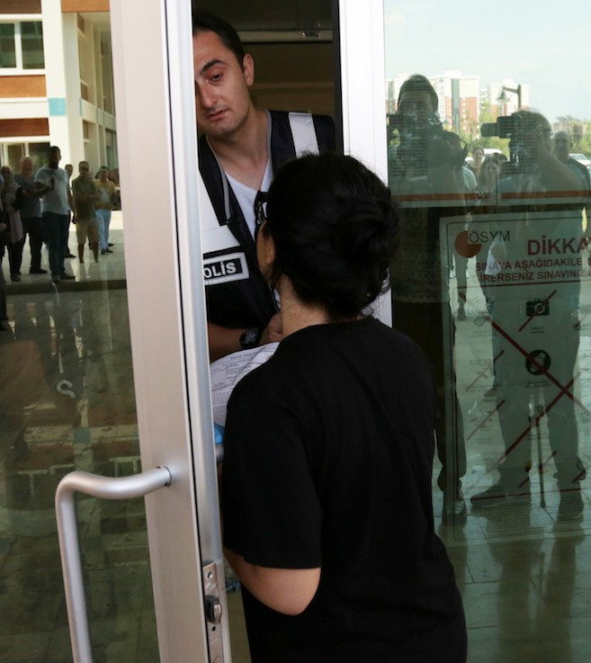 Herkes onun için yalvardı kapıyı saniye farkı ile açtırdı - Resim: 2